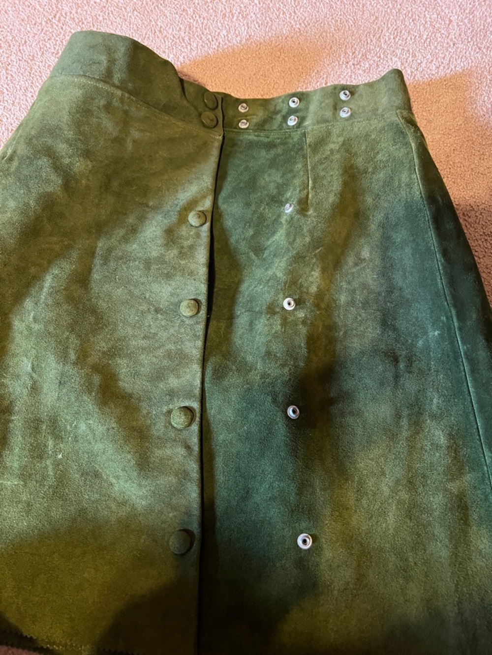 Genuine Green suede wrap skirt. Sz.s/m. Covered snaps. - Picture 9 of 10
